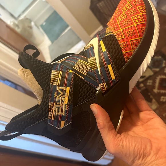 NIKE LEBRON SOLDIER PLAYER PROMO SAMPLE BHM BLACK HISTORY MONTH PROMO SAMPLE 16 - Picture 4 of 6